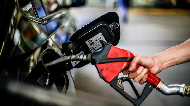 Escassez de refinados eleva diesel a novo recorde nos EUA