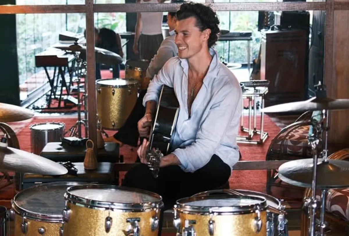 Shawn Mendes prepara próximo álbum em estúdio instalado no Rio