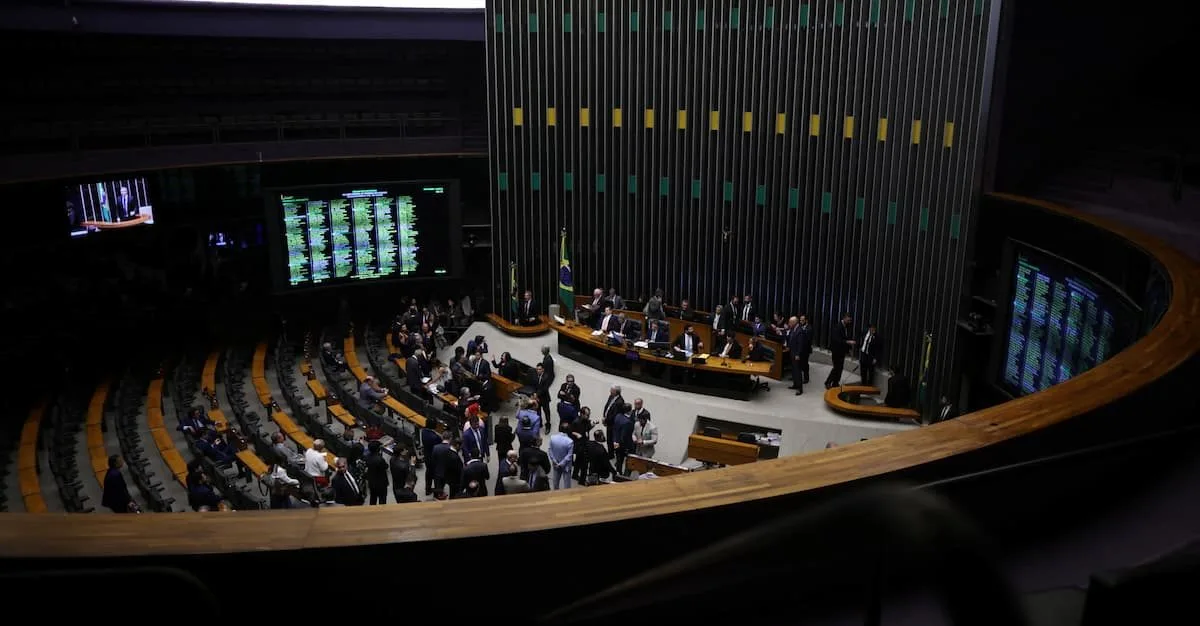 Nikolas Ferreira lidera variação patrimonial entre deputados que disputarão eleição em 2026