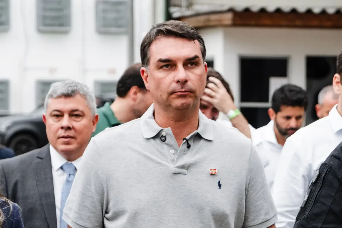 Flávio Bolsonaro terá carreata e comício em Goiânia no domingo
