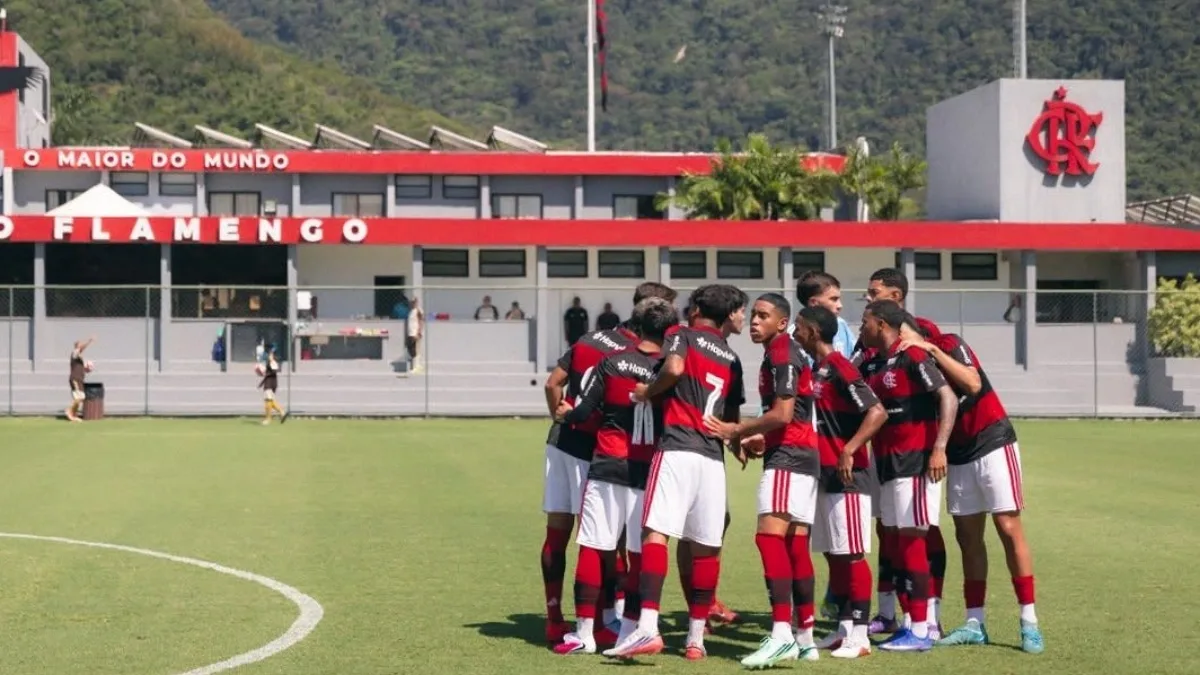 Joshua critica arbitragem após lesão no tornozelo em Flamengo x Fluminense