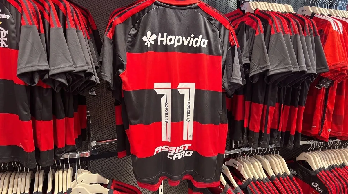 Lucas Paquetá assume a camisa 11 do Flamengo após saída de Cebolinha