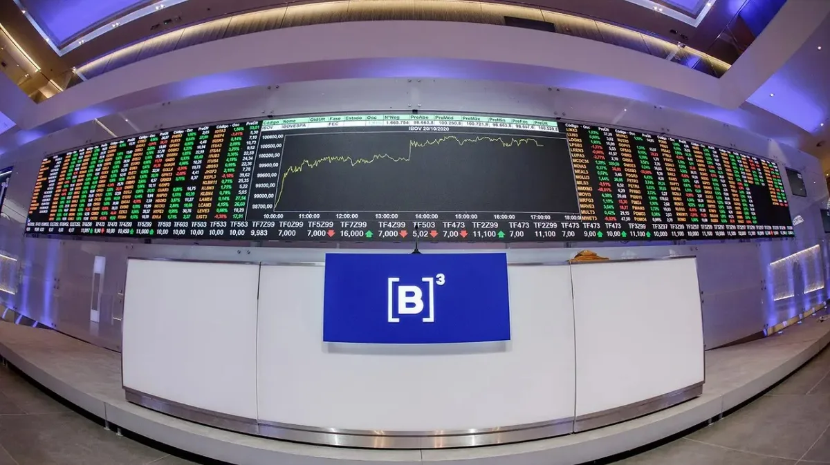 Ibovespa recua 1,48% com pressão externa e incerteza política no Brasil