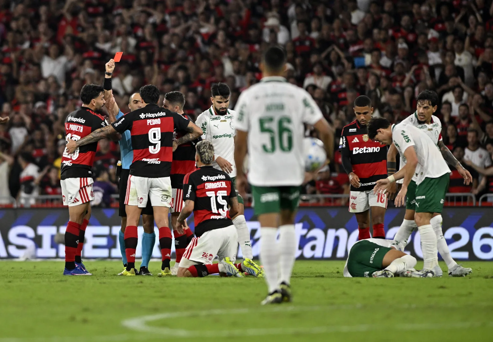 Athletic e Ponte Preta lideram expulsões nas séries A e B do Brasileiro