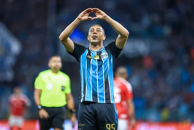 Grêmio supera o Inter e avança à semifinal da Copa do Brasil