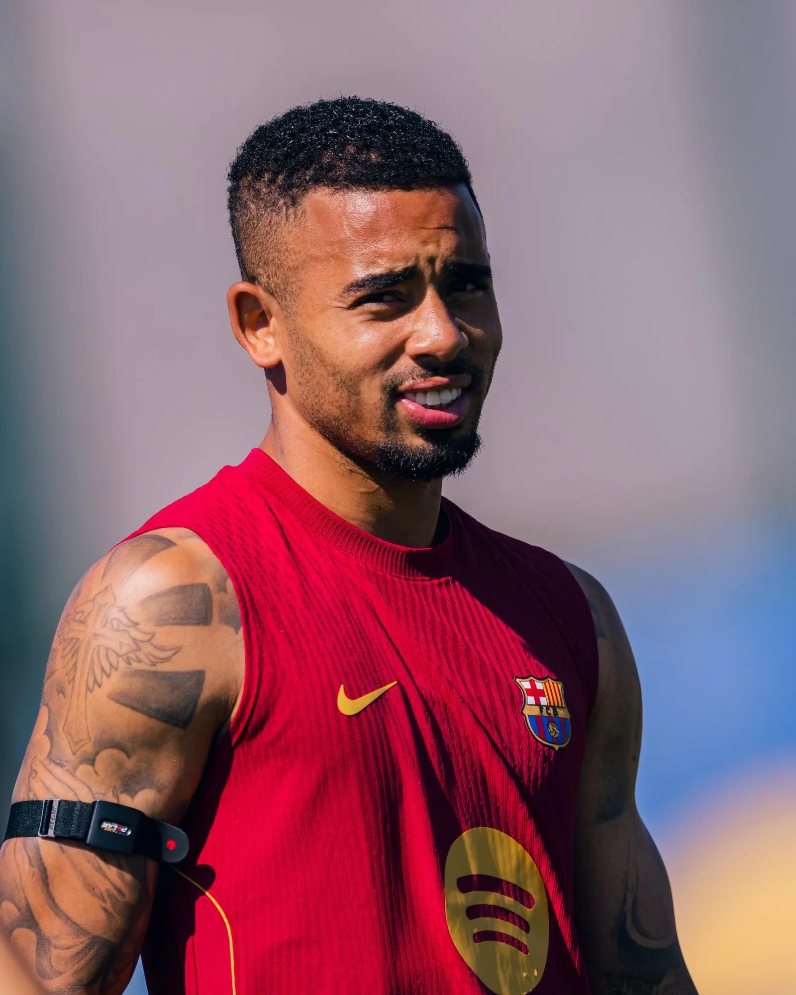 Gabriel Jesus treina e fica à disposição para possível estreia pelo Barcelona