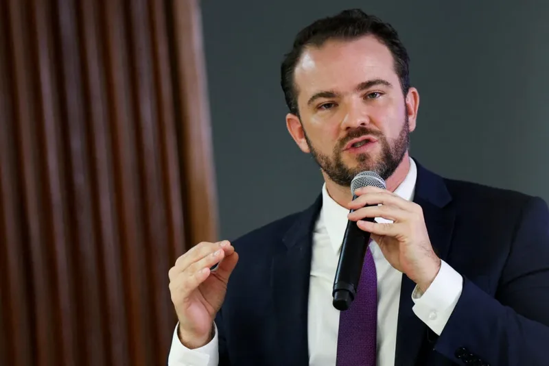 Governo manterá benefícios sociais ligados ao salário mínimo, diz ministro