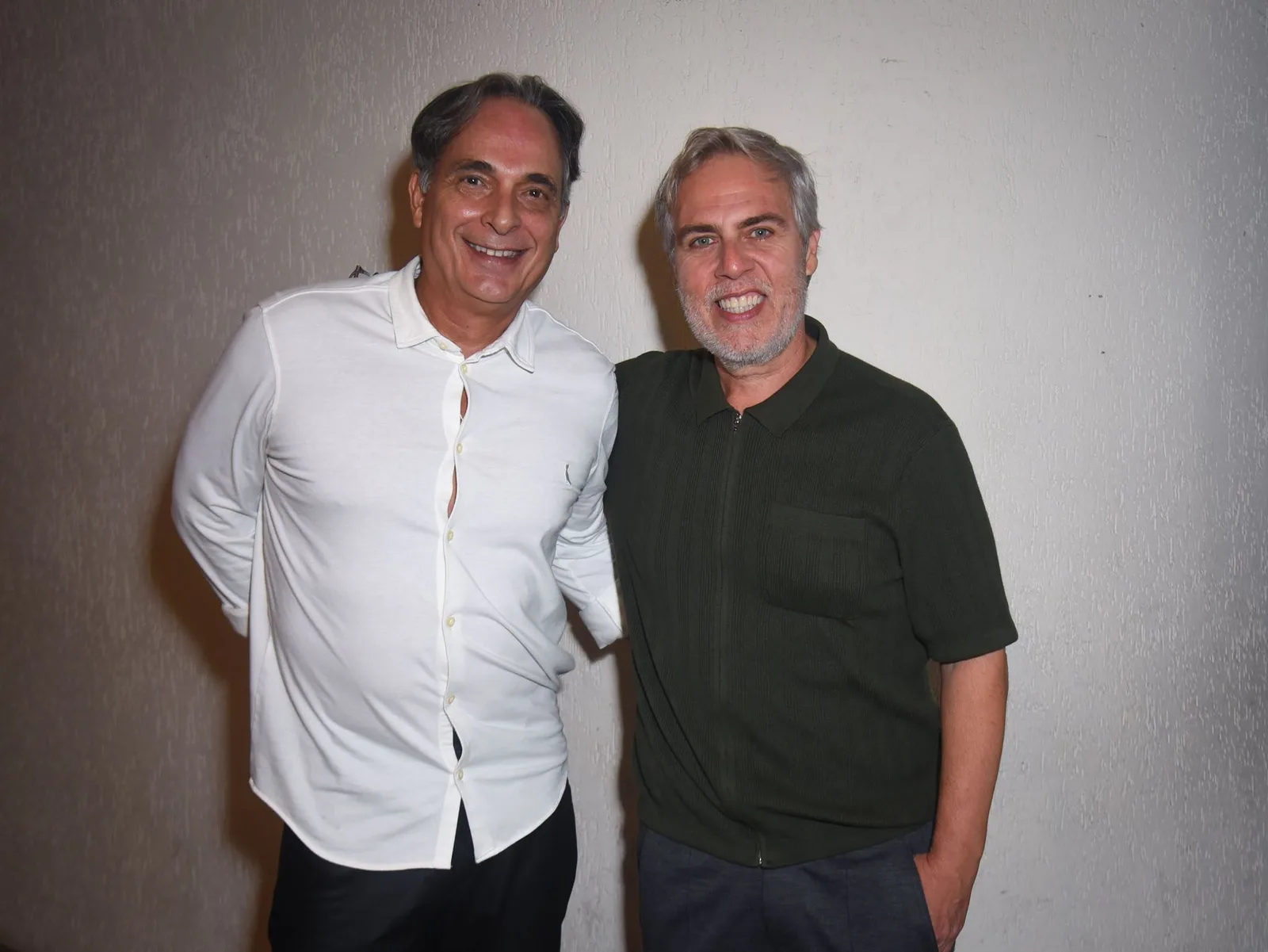 Anderson Müller vai à estreia de peça com o marido em São Paulo