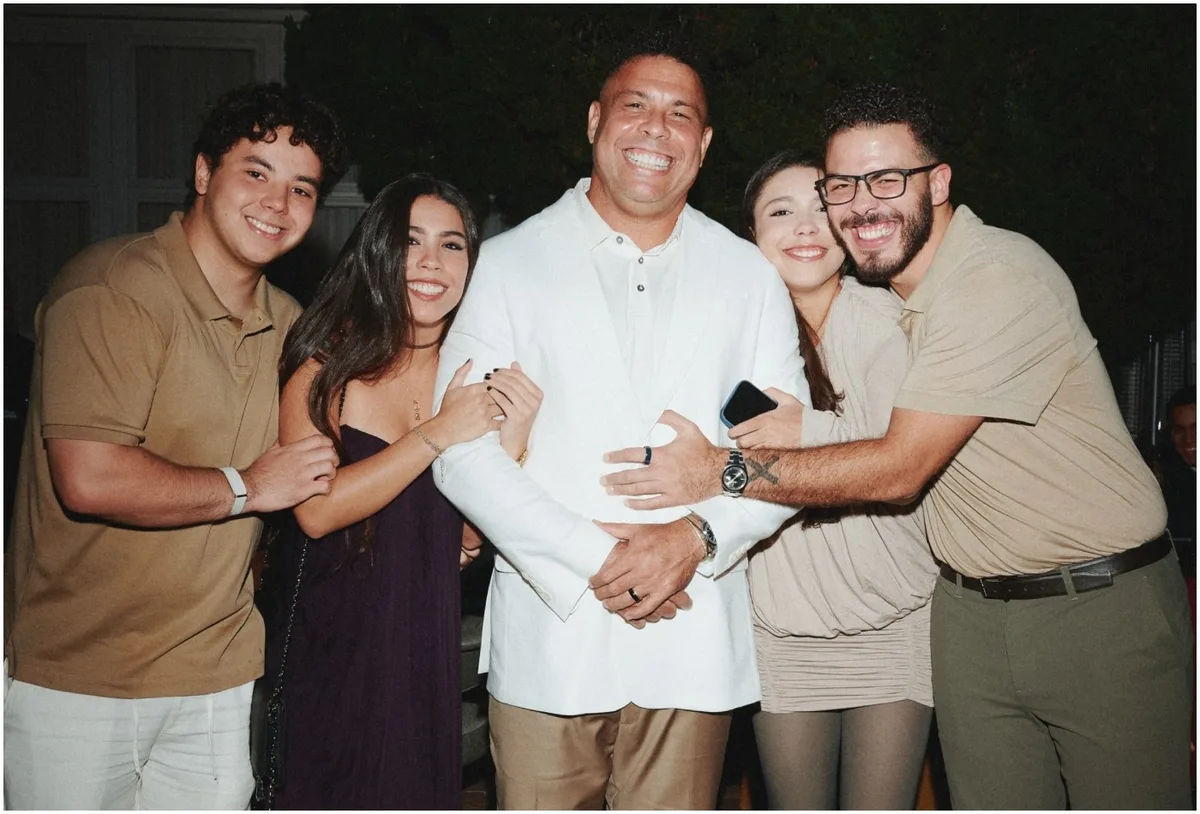 Ronaldo reúne os quatro filhos em festa de aniversário em São Paulo