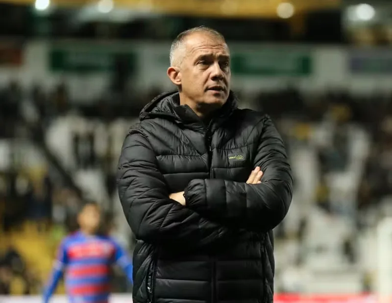 Escolha de Eduardo Baptista gera críticas antes de novo trabalho no Internacional