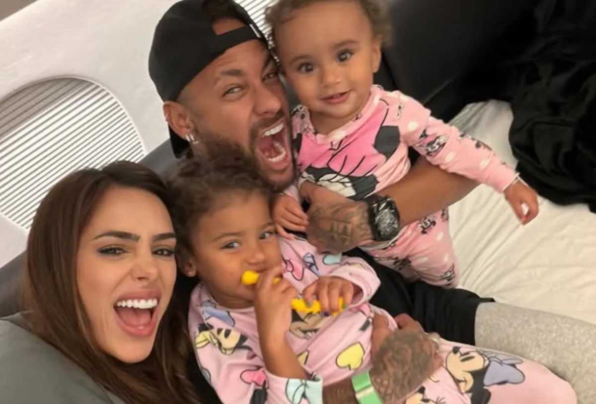 Bruna Biancardi apresenta filhote e diz que família ainda não escolheu nome