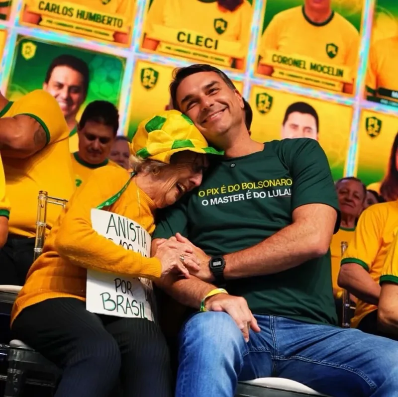 Flávio Bolsonaro mentiu sobre o Banco Master duas vezes no mesmo dia