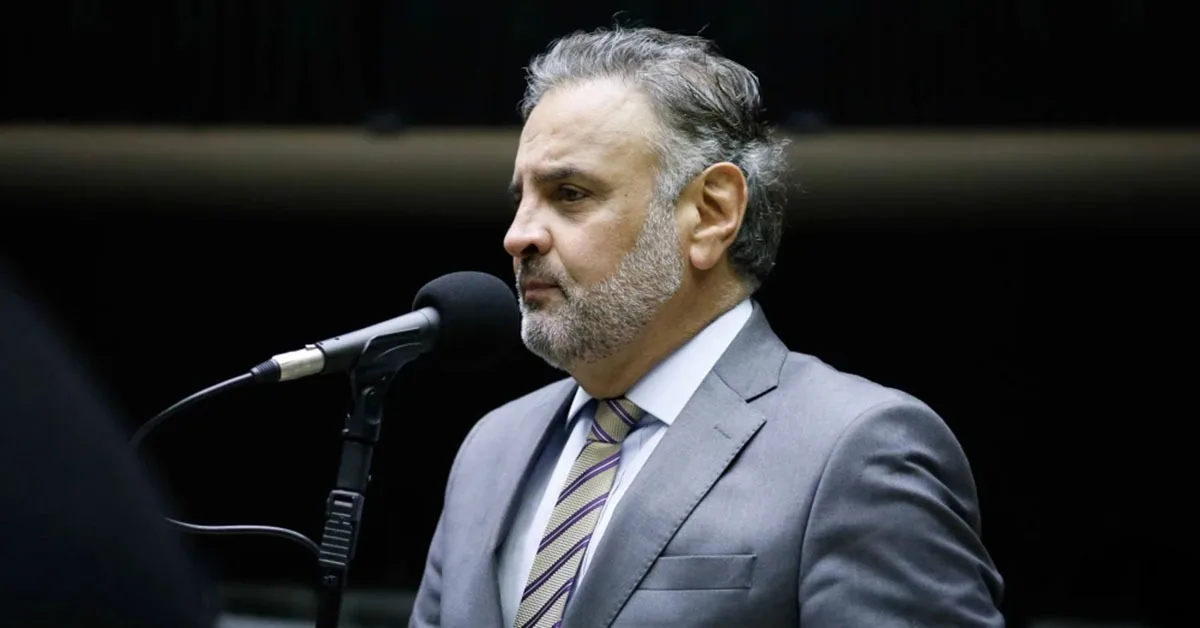 Aécio diz que Minas perdeu espaço nacional e critica atuação de Zema