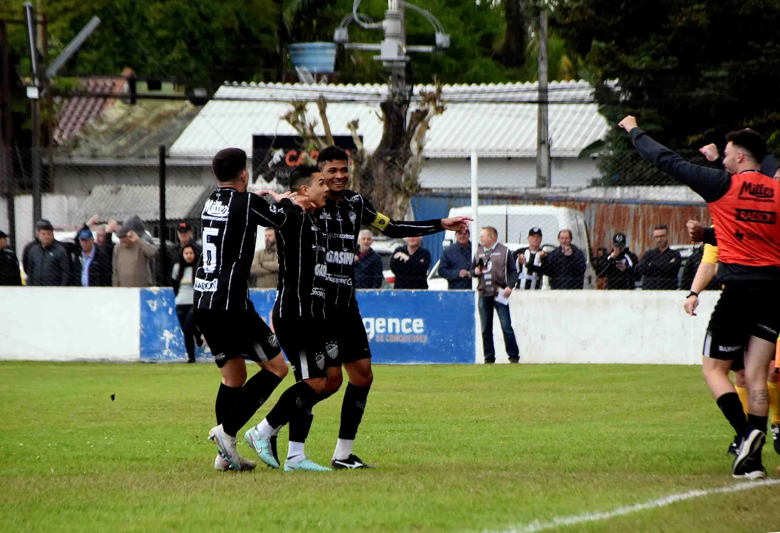 Santa Cruz faz 3 a 1 no Lajeadense e chega à terceira posição na Série A2