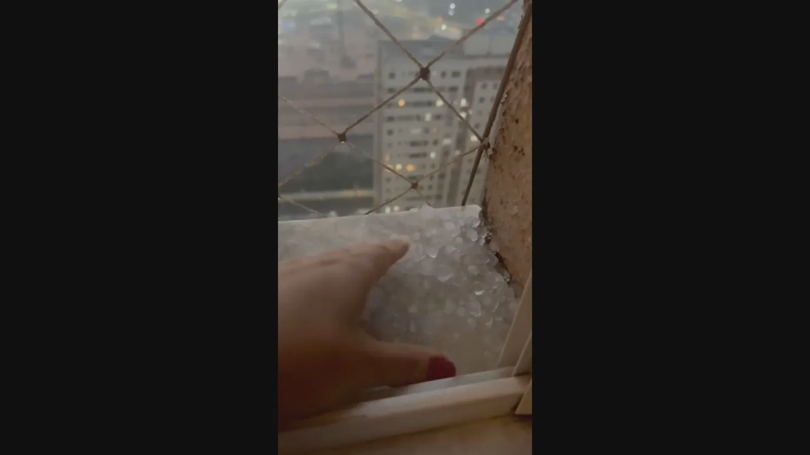 Chuva e granizo atingem cidades da Grande Belo Horizonte