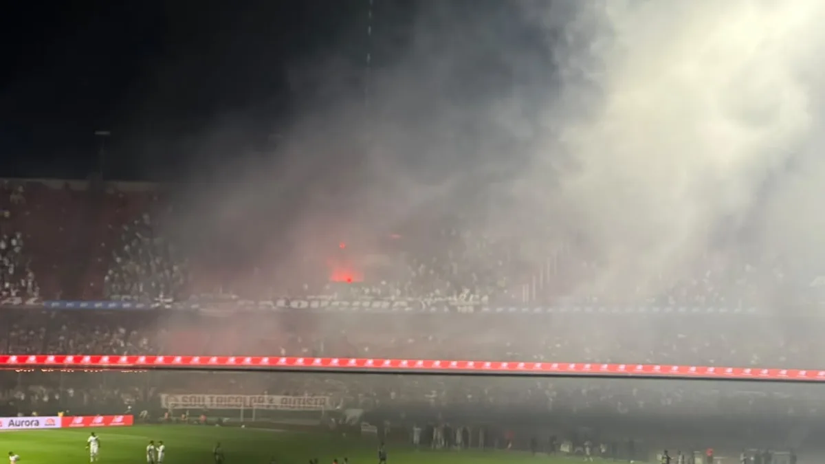 São Paulo derrota Atlético-MG após fumaça interromper partida no Morumbis