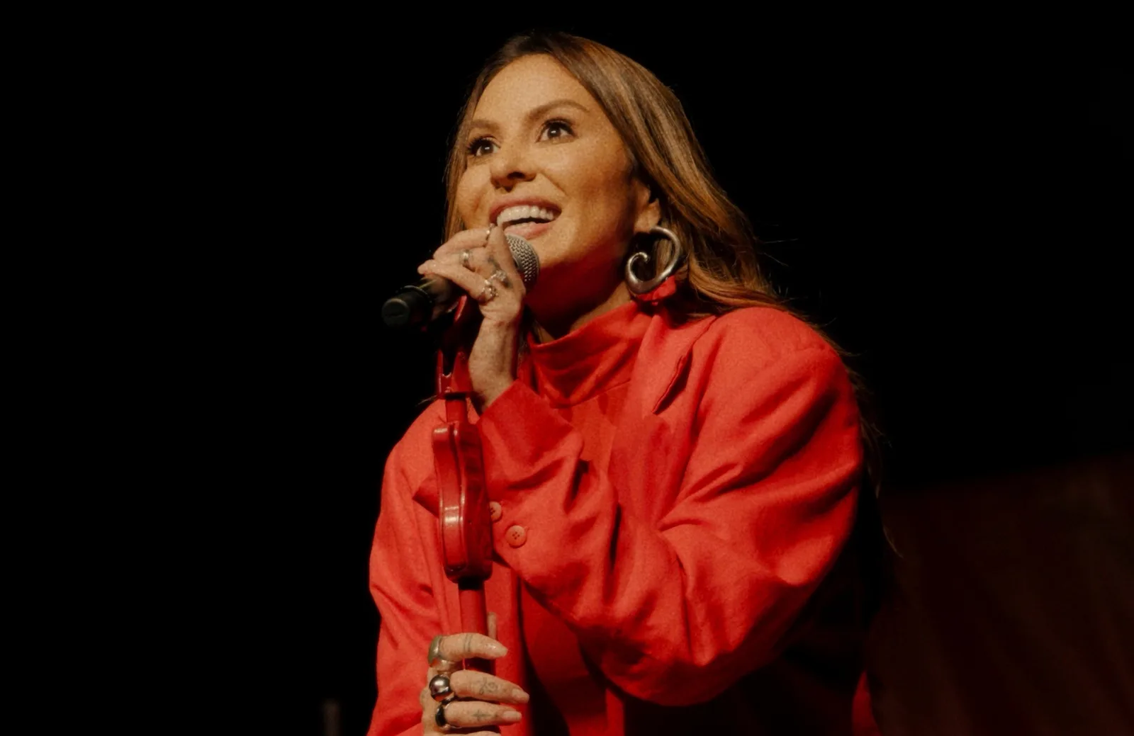 Alinne Rosa apresenta repertório autoral e da MPB em show no Blue Note