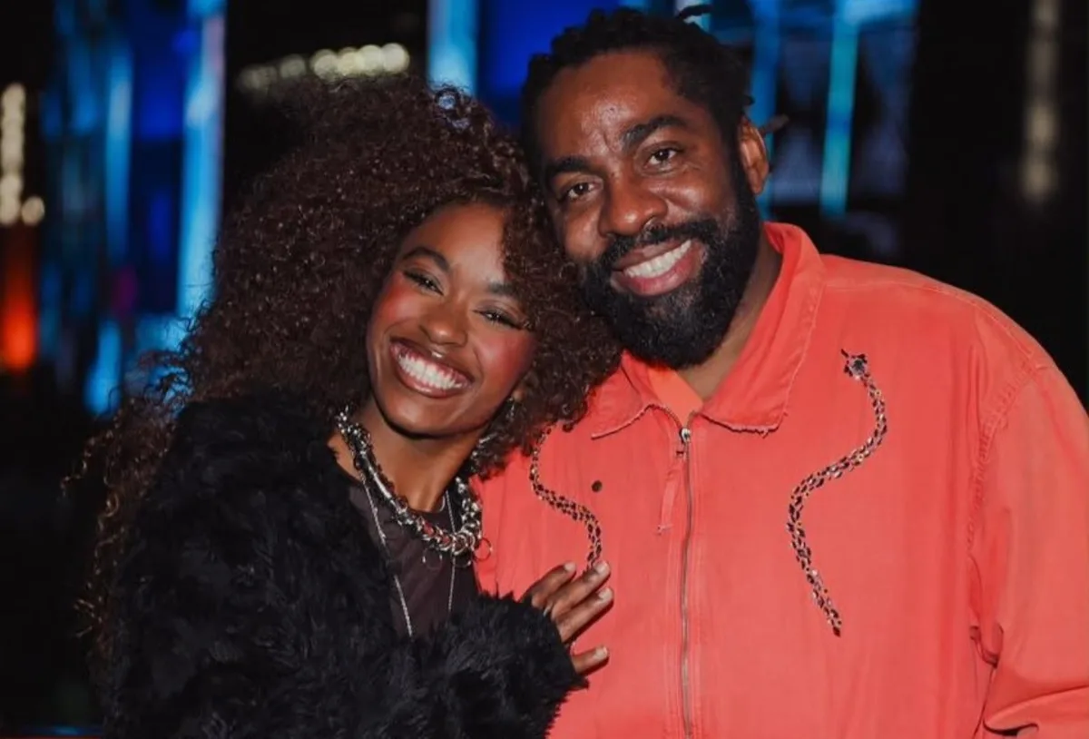 Nikolly Fernandes estreia como musa da Mangueira e quer Lázaro Ramos no desfile