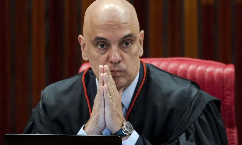 Moraes nega irregularidades e critica investigação sobre vínculo com Vorcaro