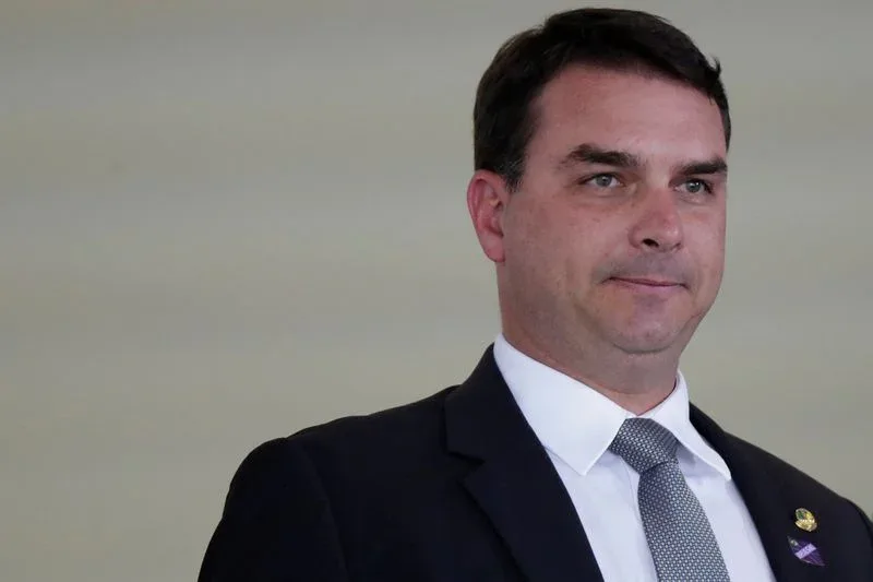 Flávio Bolsonaro diz que manterá bets esportivas e proibirá cassinos online