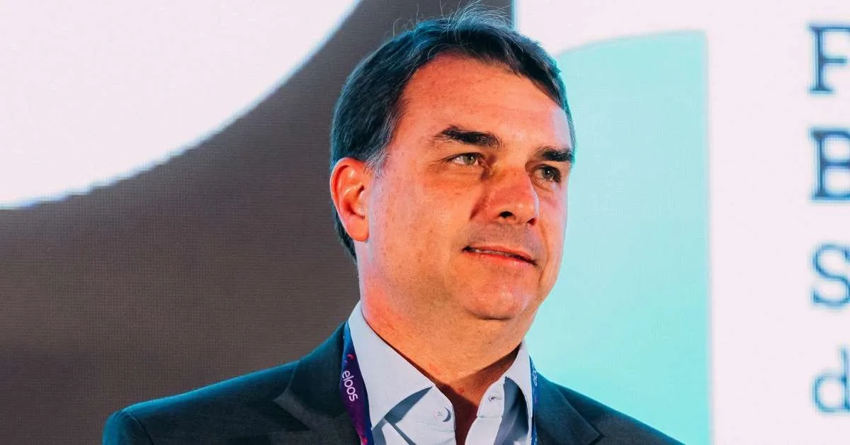 TSE suspende propaganda de Lula com acusações contra Flávio Bolsonaro