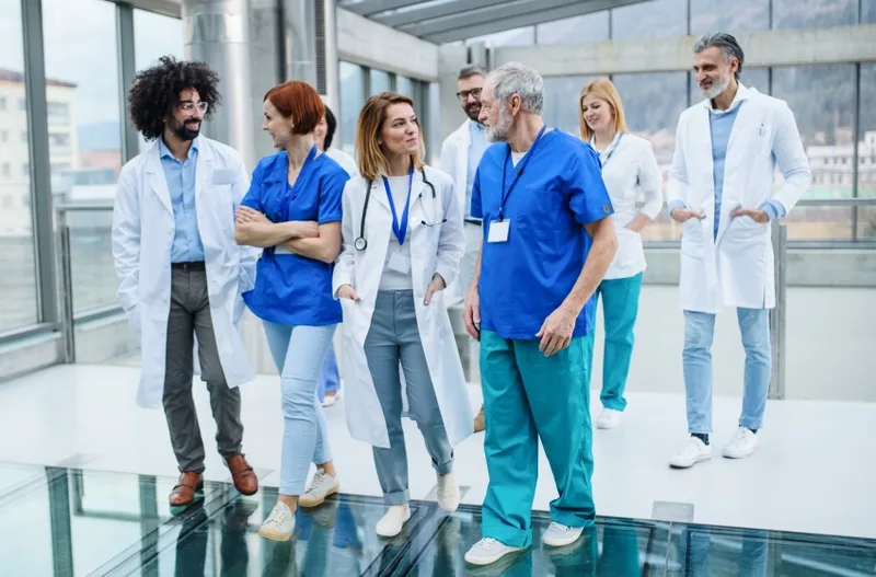 Comissão do Senado aprova reajuste gradual do piso de médicos