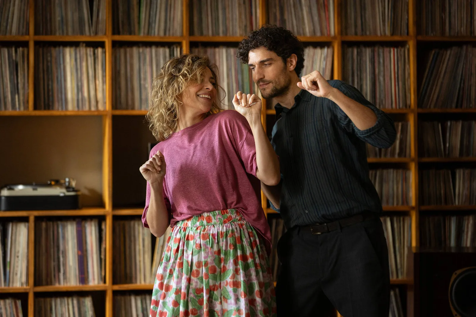 Nanni Moretti volta a Veneza com romance estrelado por Louis Garrel