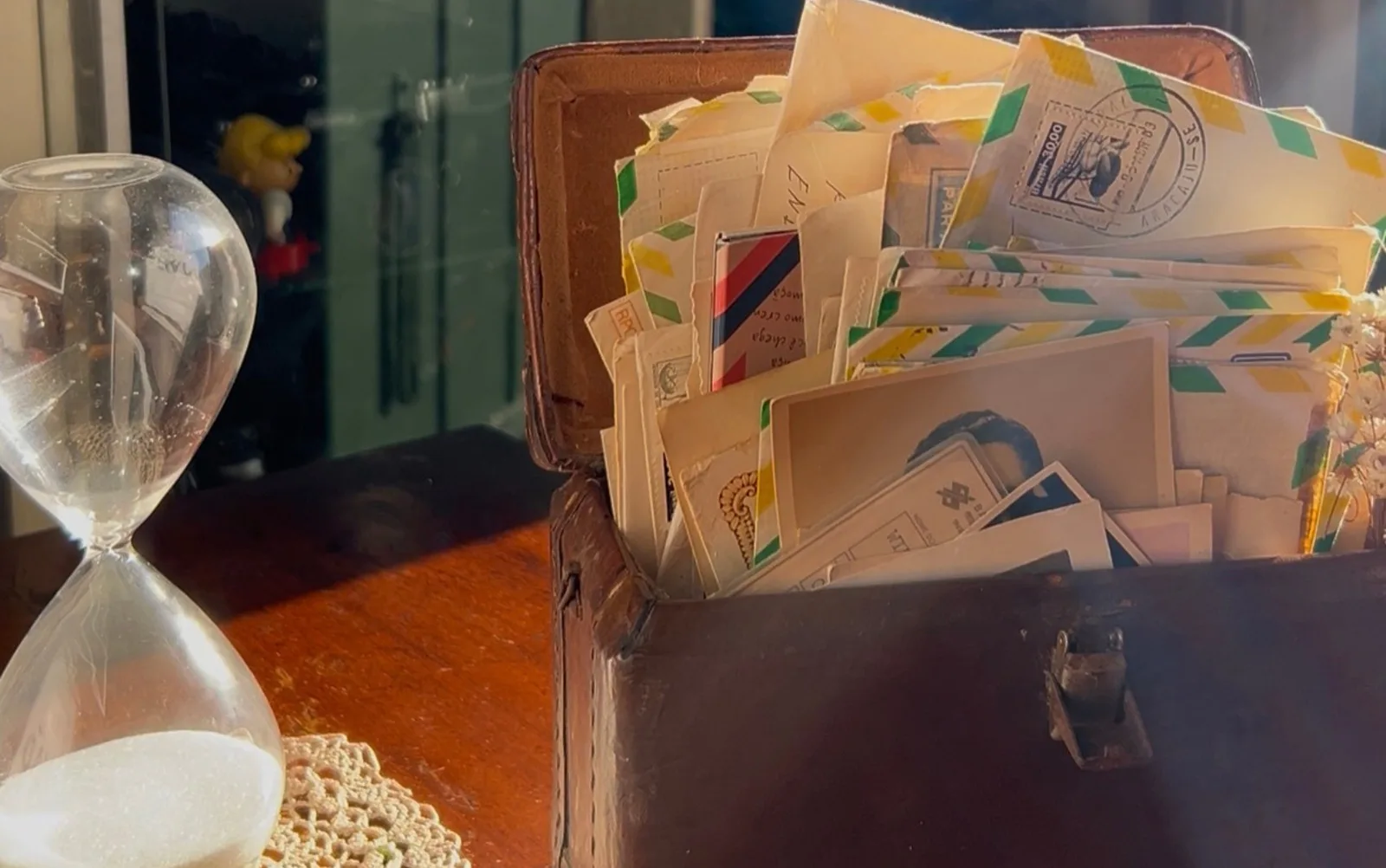 Cartas de amor dos anos 1980 viram atração em cafeteria de Salvador