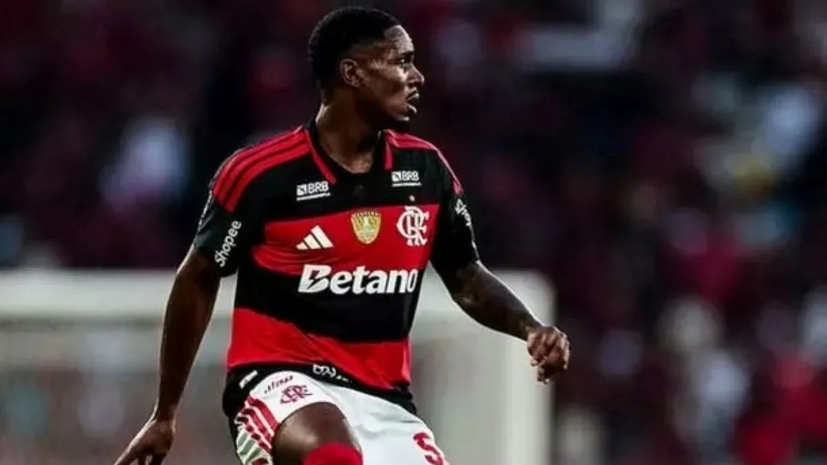 Evertton Araújo só deve voltar ao Flamengo em novembro após lesão na coxa
