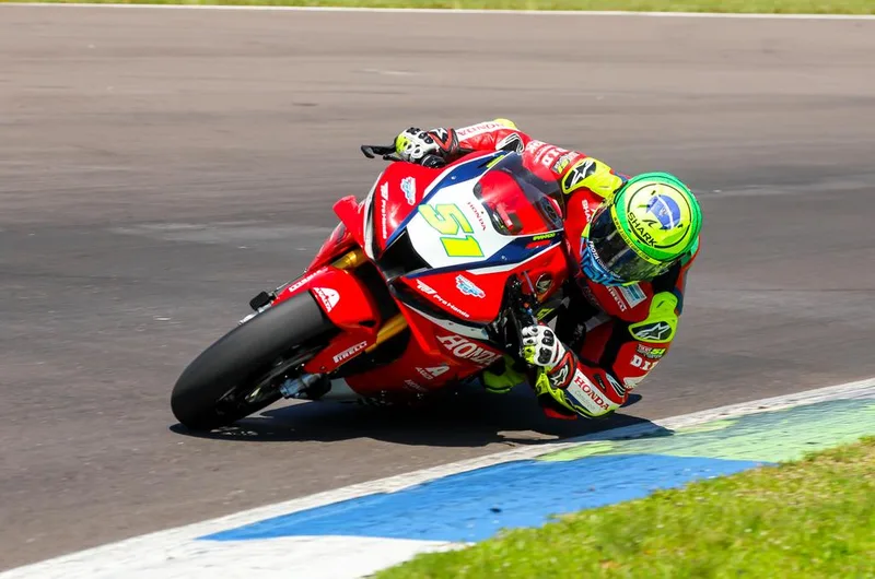 Eric Granado ganha Sprint e reduz diferença na GP1000 by Motul