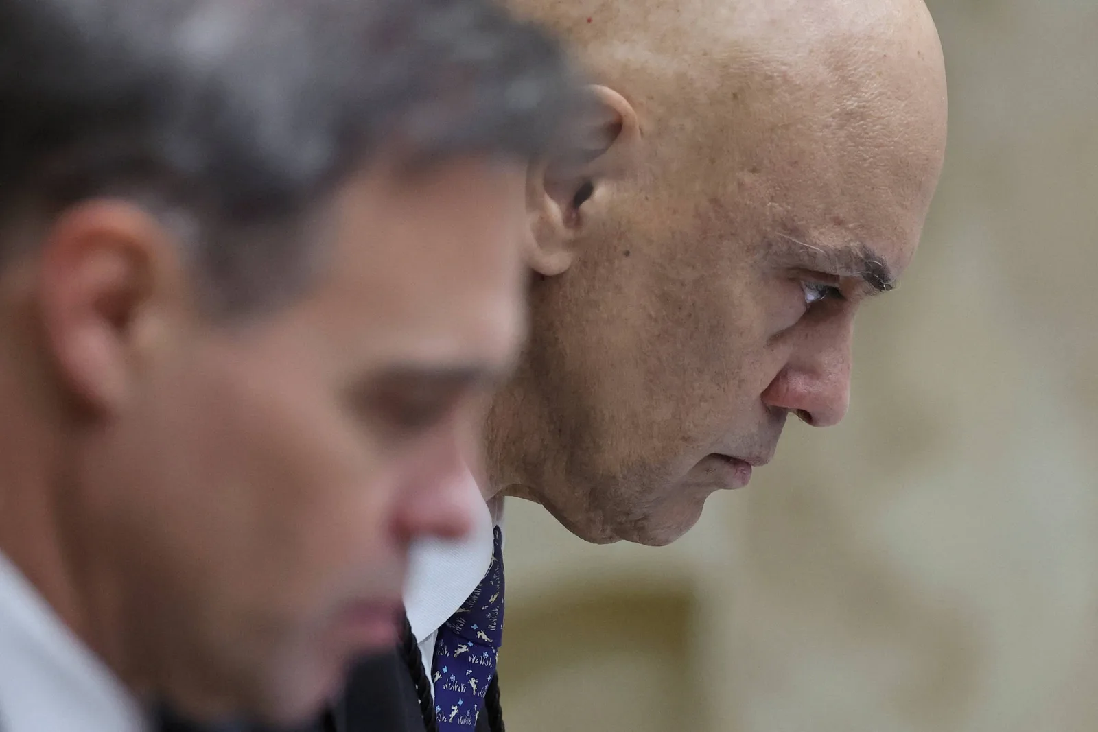Relatório da PF usado por Moraes traz hipóteses de baixa confiança sobre Mendonça