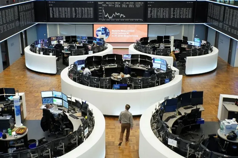 Tecnologia e petróleo movimentam bolsas europeias antes de decisão do BCE