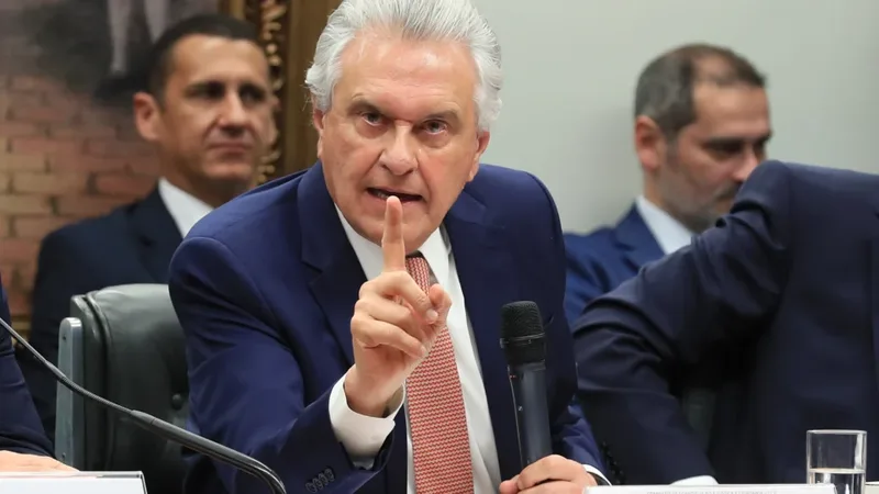 Caiado critica decisão de Dino e amplia ataques a Lula, Flávio e Moraes