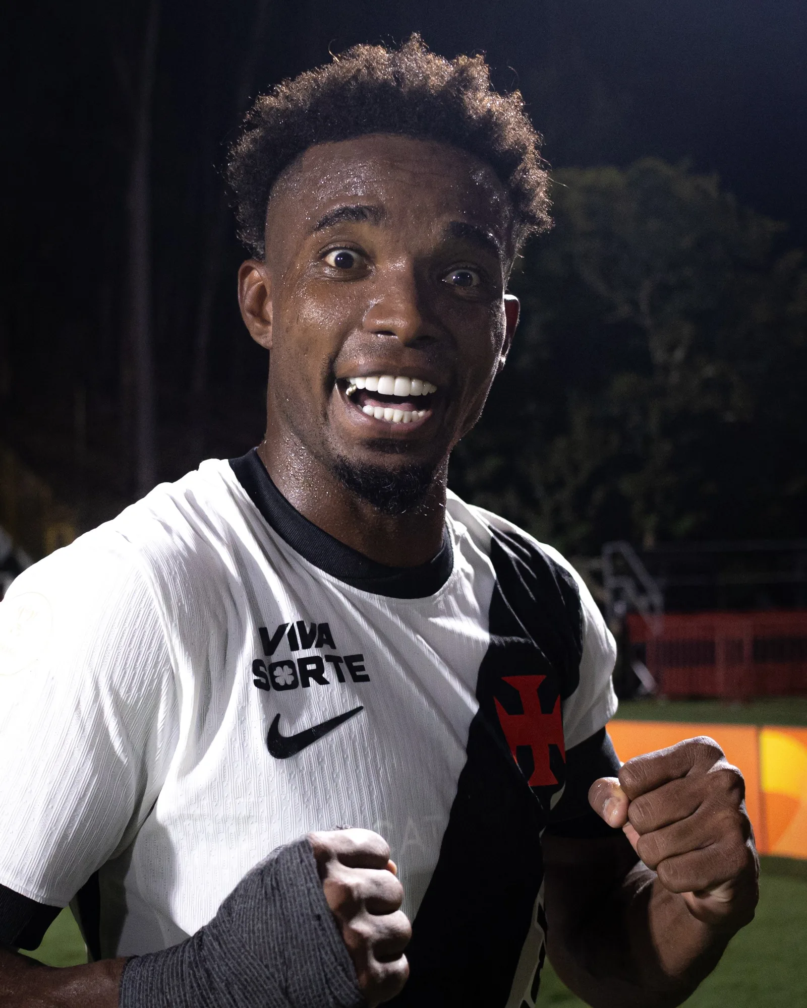 Vasco transforma provocação em combustível e elimina Vitória na Copa do Brasil