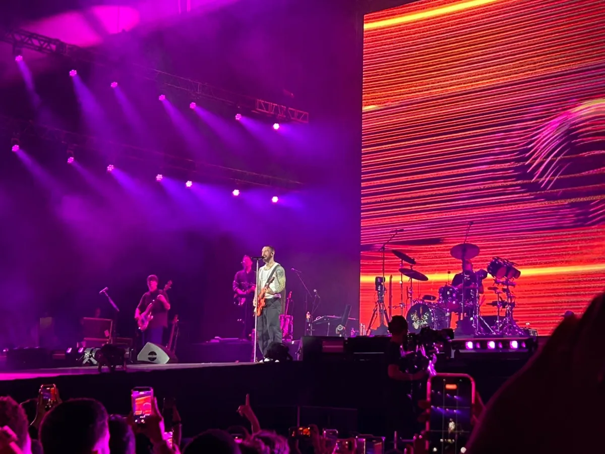 Maroon 5 reúne fãs de diferentes cidades em show na Arena Fonte Nova