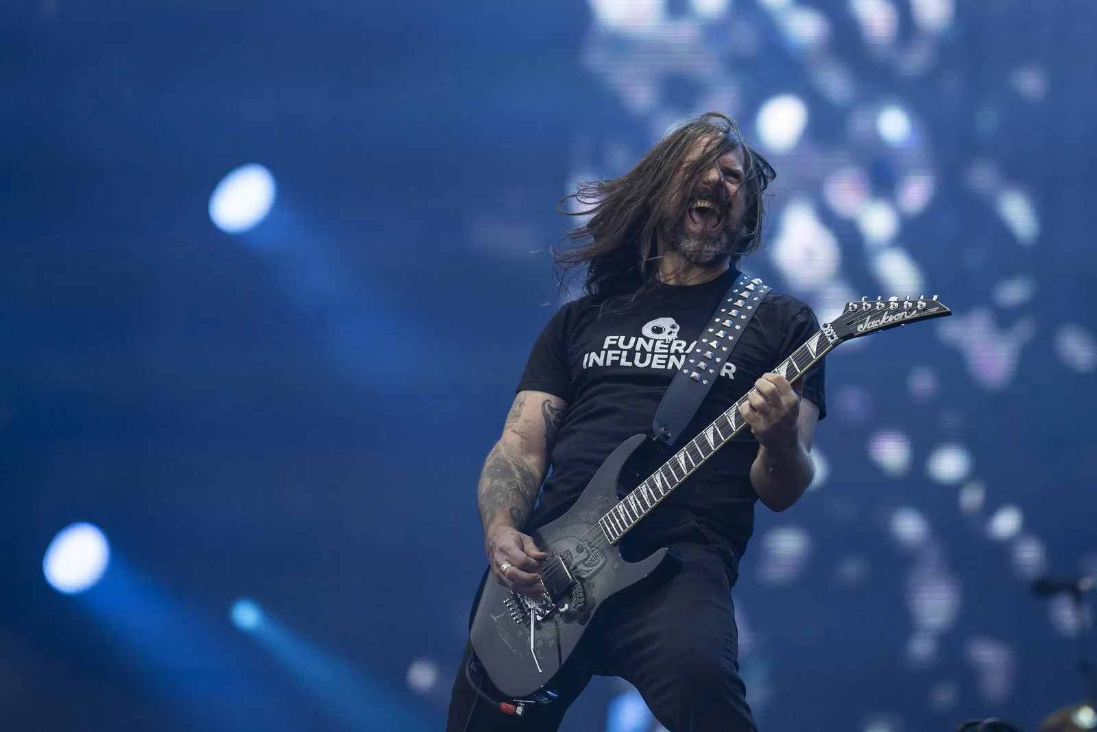 Andreas Kisser celebra trajetória do Sepultura antes do último show da banda