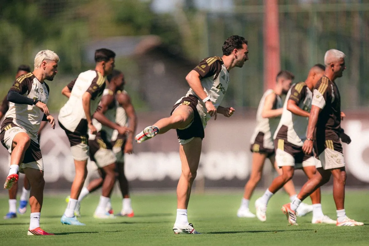 Flamengo muda programação e volta a treinar no sábado antes de enfrentar o Corinthians