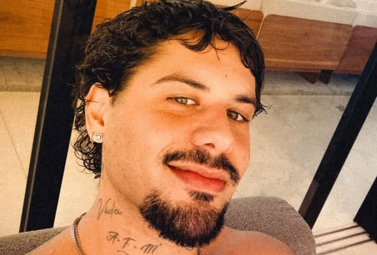 Corretor publica foto com Zé Felipe antes de temporada musical em Miami