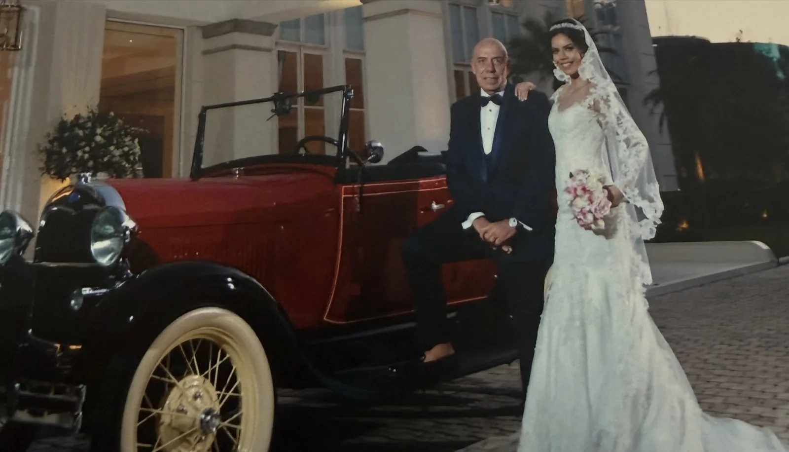 Daniela Albuquerque celebra duas décadas de casamento com Amilcare Dallevo