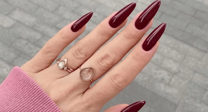 Cinco esmaltes vermelhos para unhas marcantes e com brilho