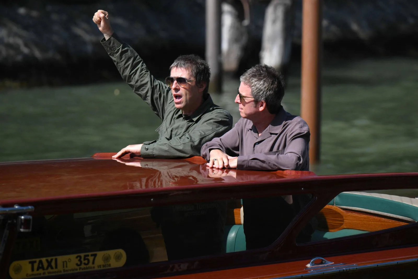 Liam e Noel Gallagher não aparecem em coletiva sobre documentário do Oasis em Veneza