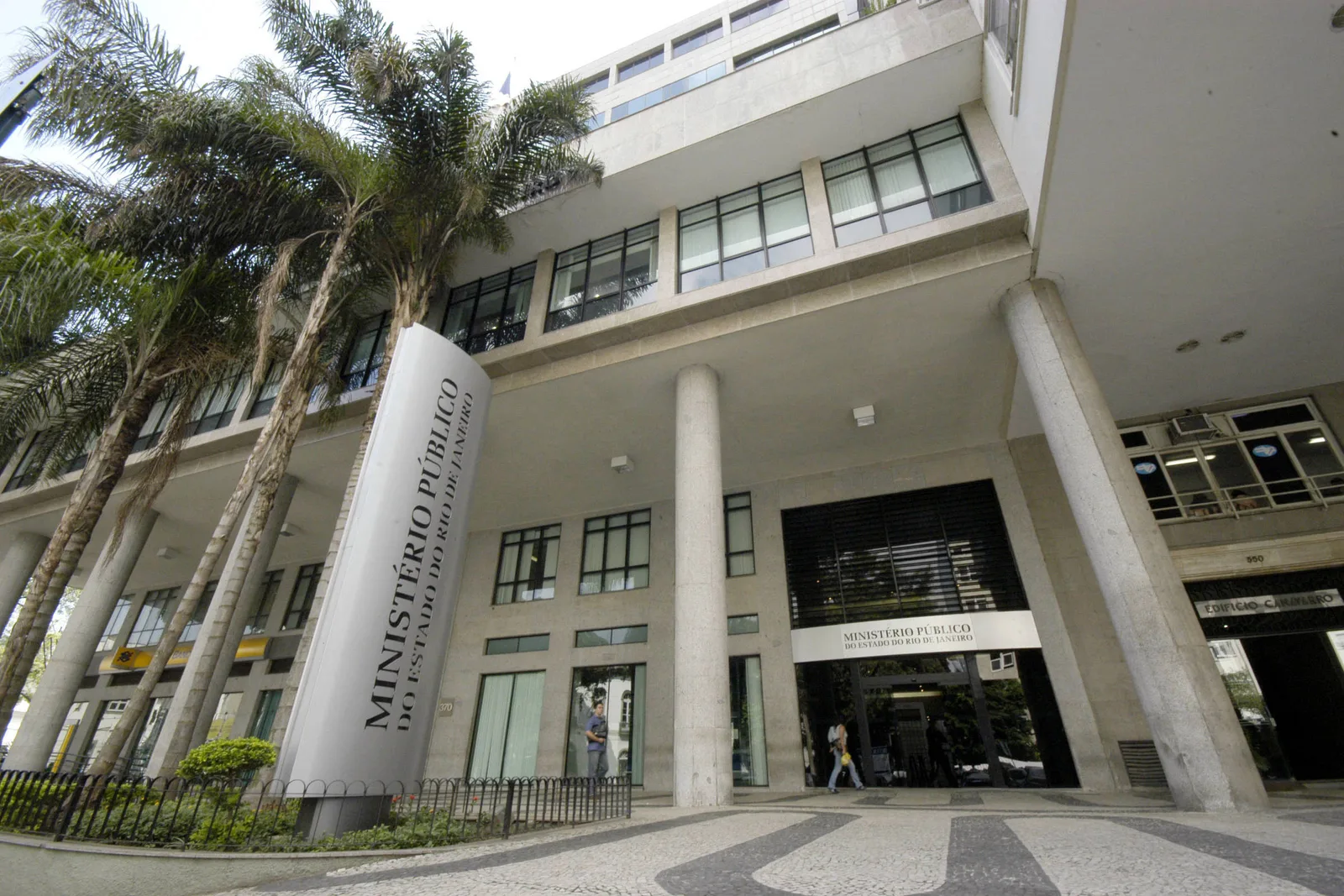Investigação aponta cobranças de até R$ 300 mil por policiais em São Gonçalo