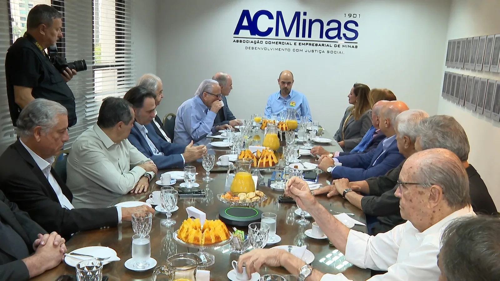 Mateus Simões promete buscar recursos para duplicar rodovias em Minas