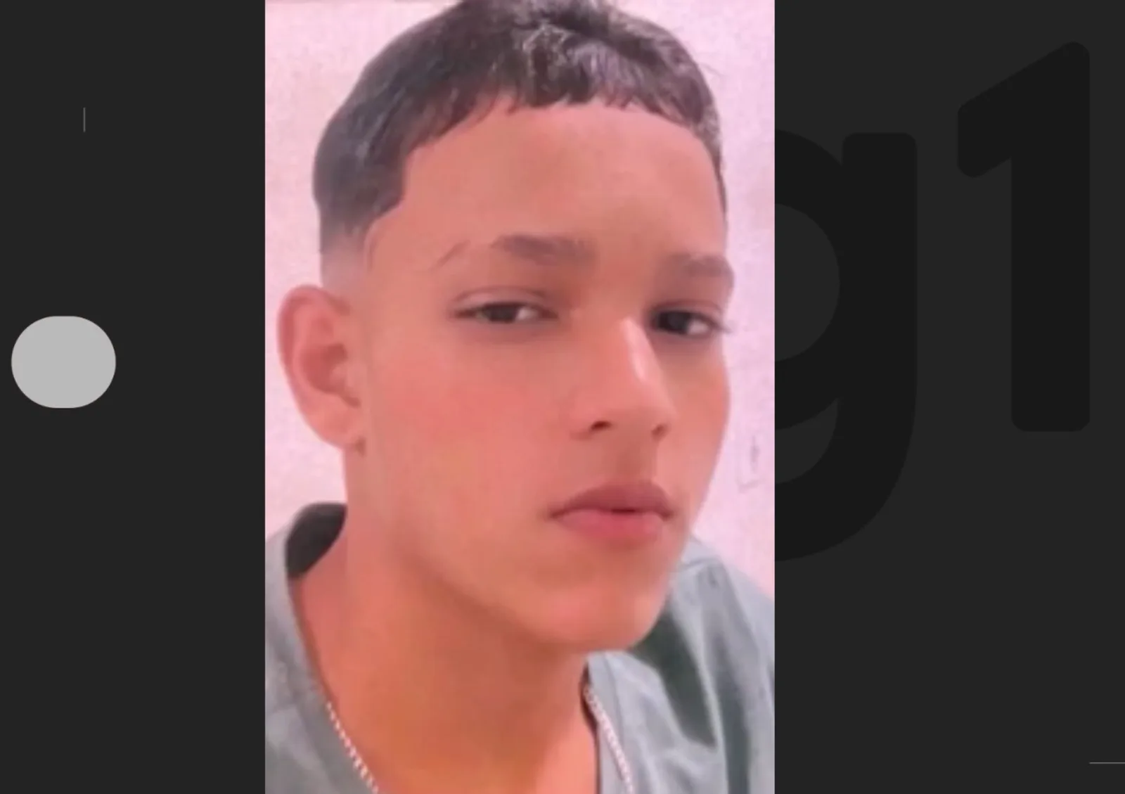 Adolescente morre após acidente de moto e veículo é retirado do local em Brumado