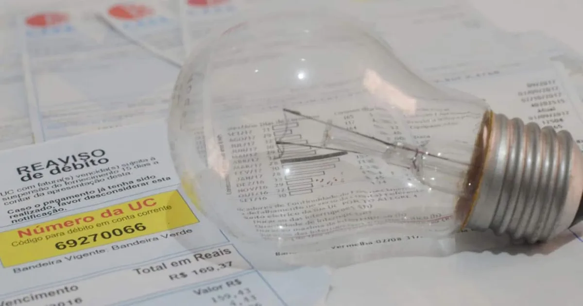 Idosos podem ter isenção na conta de luz com inscrição no CadÚnico