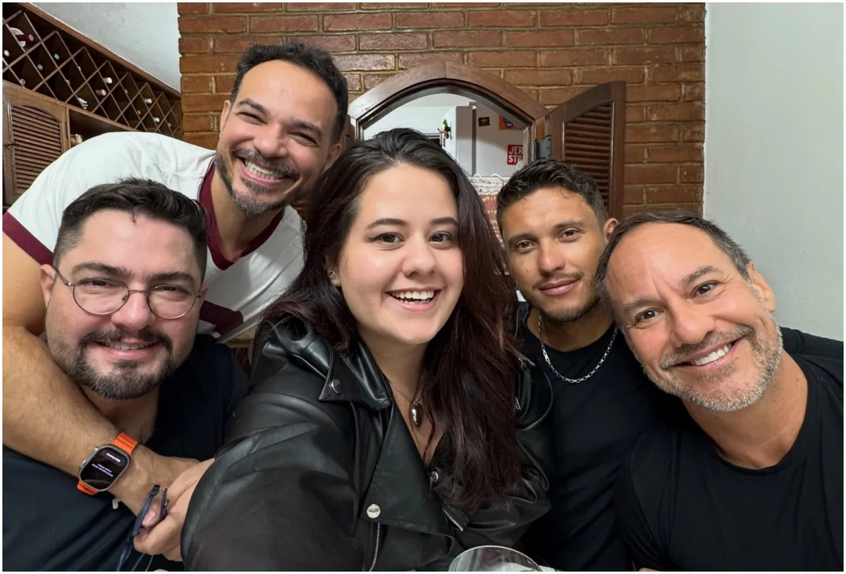 Karol Lannes brinca sobre quatro sogros após retorno em Avenida Brasil 2