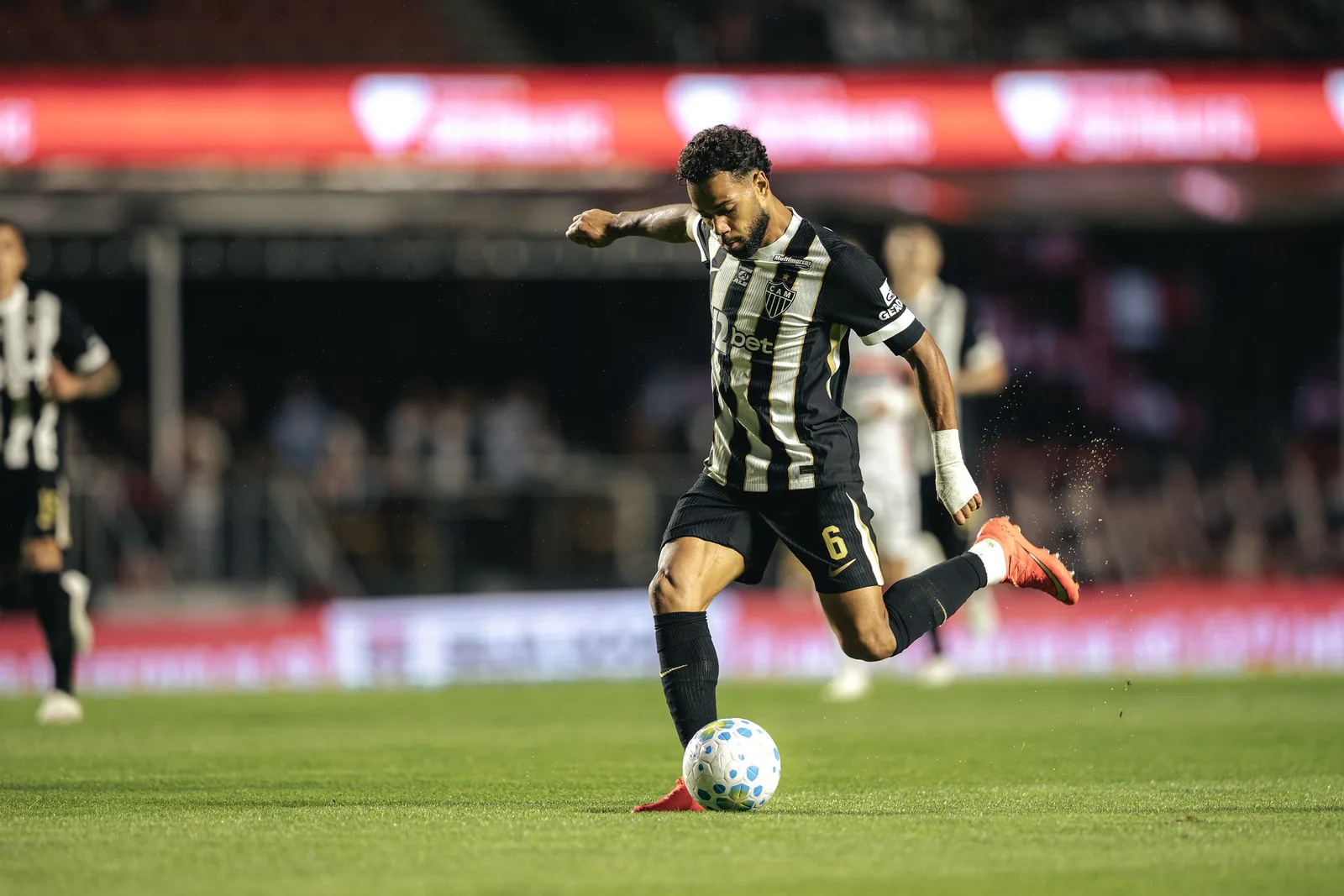 Gabriel Delfim evita placar maior, mas Atlético-MG cai diante do São Paulo