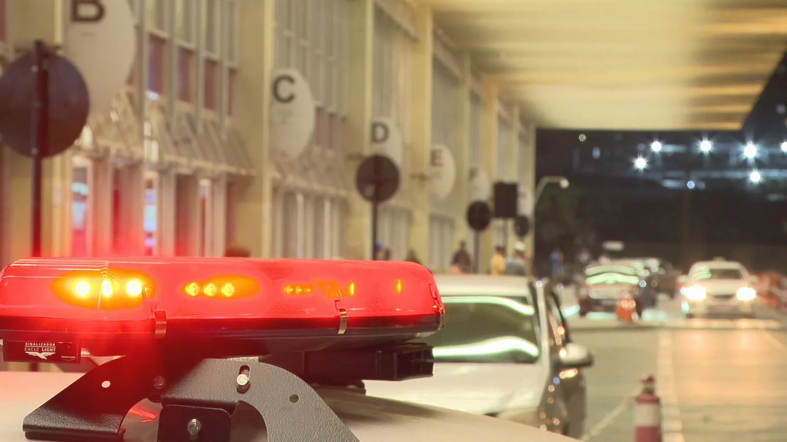 Atendente fica ferido após vidro de guichê ser quebrado em Belo Horizonte