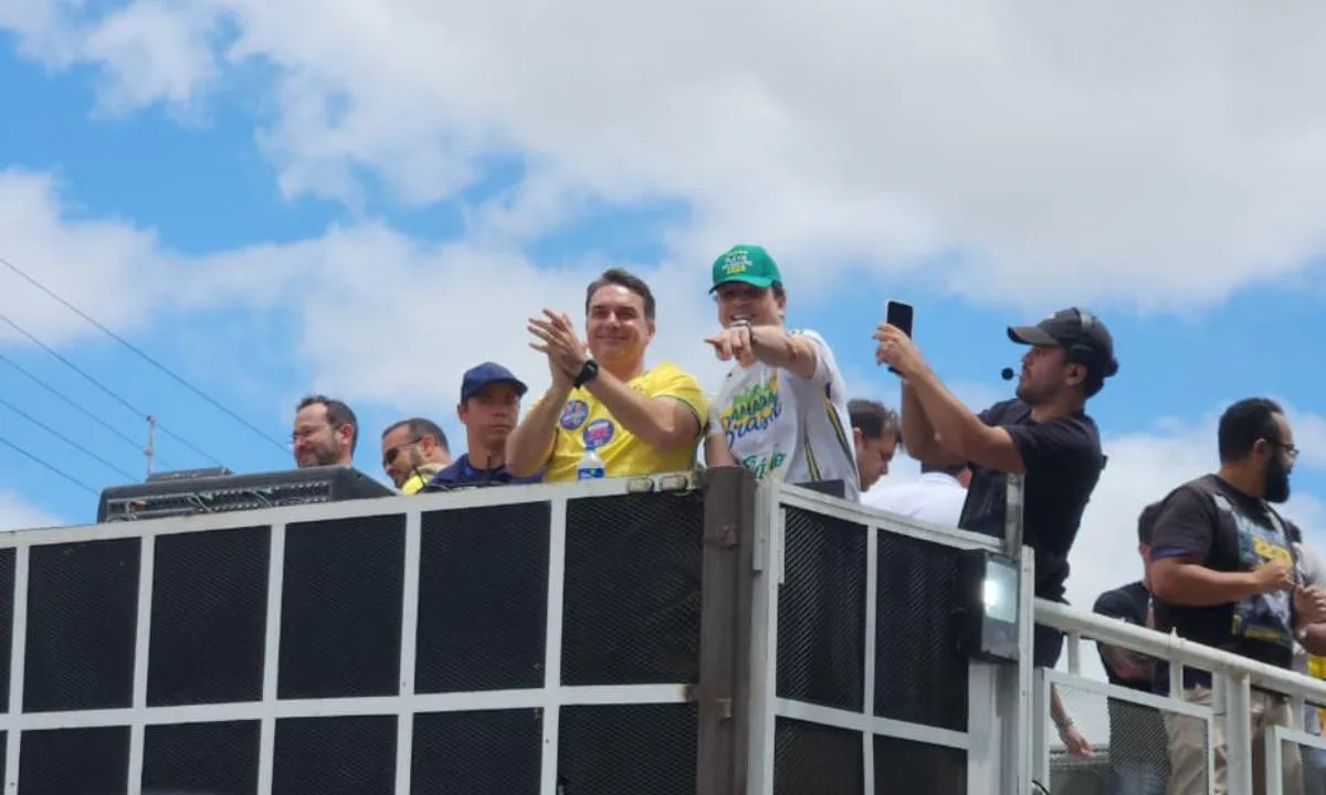 Flávio Bolsonaro promete ampliar vagas no STF e combater o ‘narcoterrorismo’