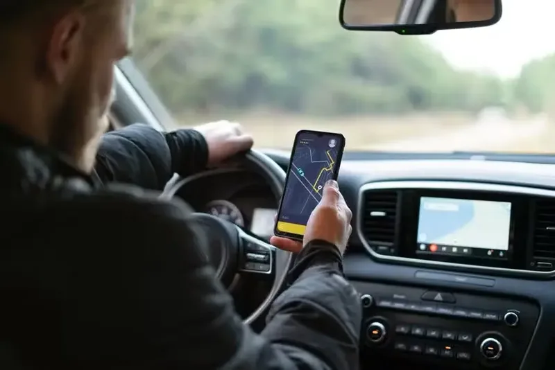 Carros de aplicativo não poderão exibir propaganda eleitoral em 2026